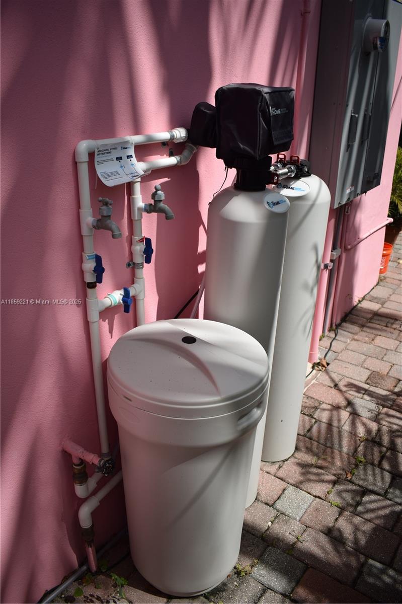 TROPICAL MANORS - Residential