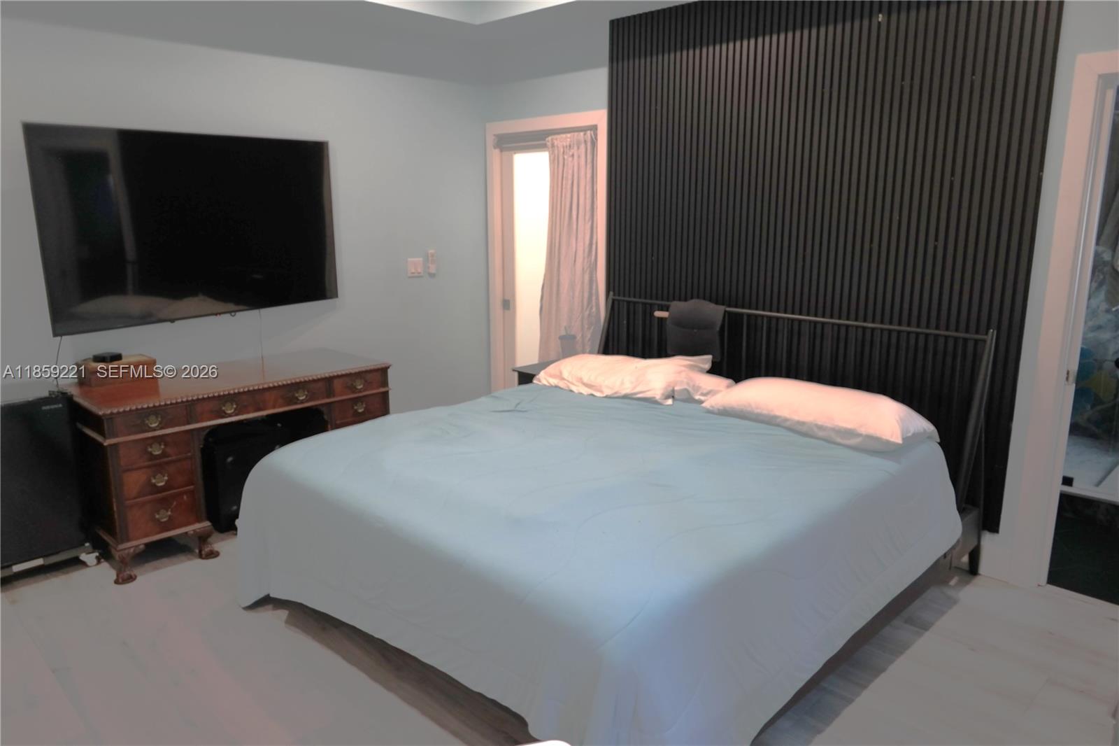 TROPICAL MANORS - Residential