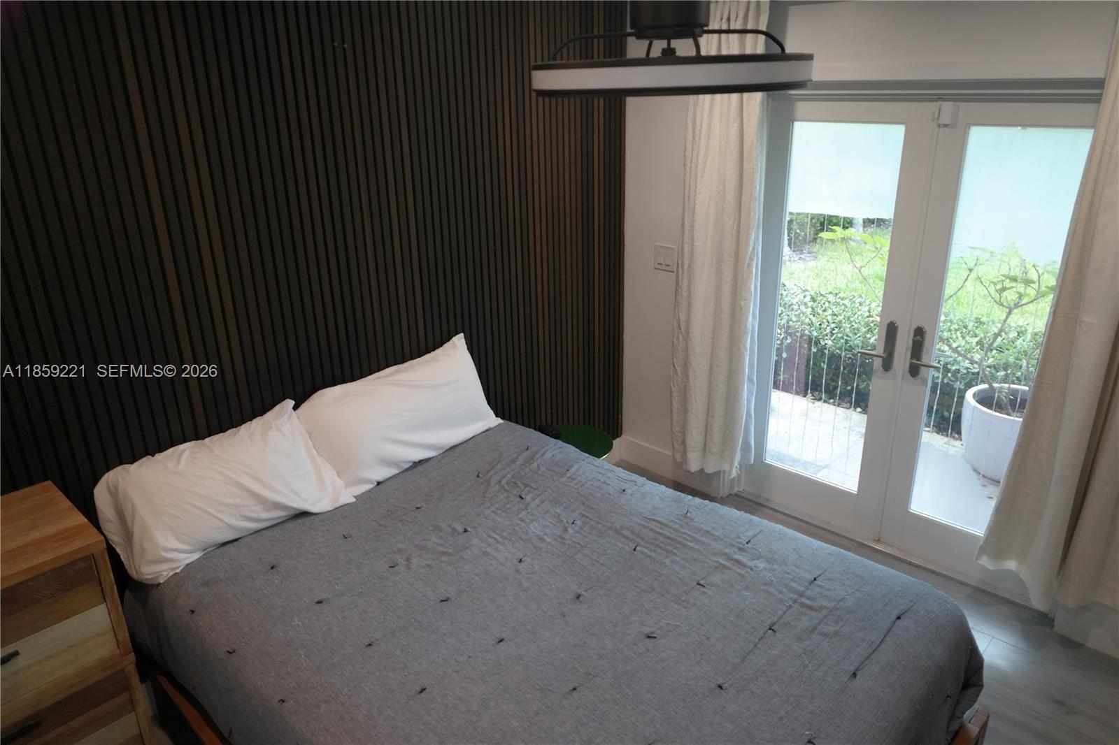 TROPICAL MANORS - Residential