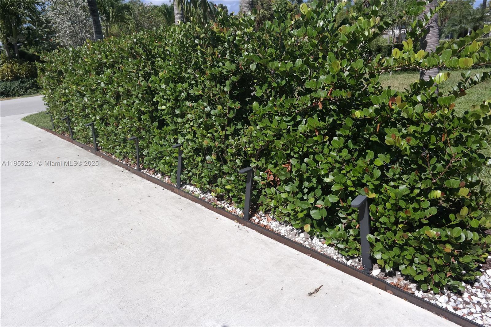 TROPICAL MANORS - Residential