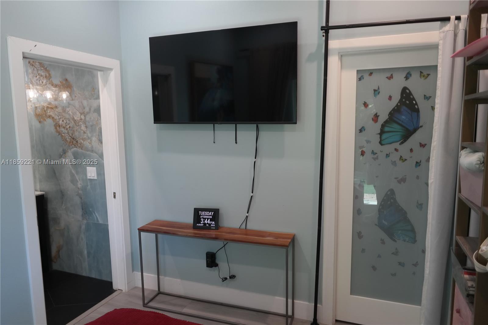 TROPICAL MANORS - Residential