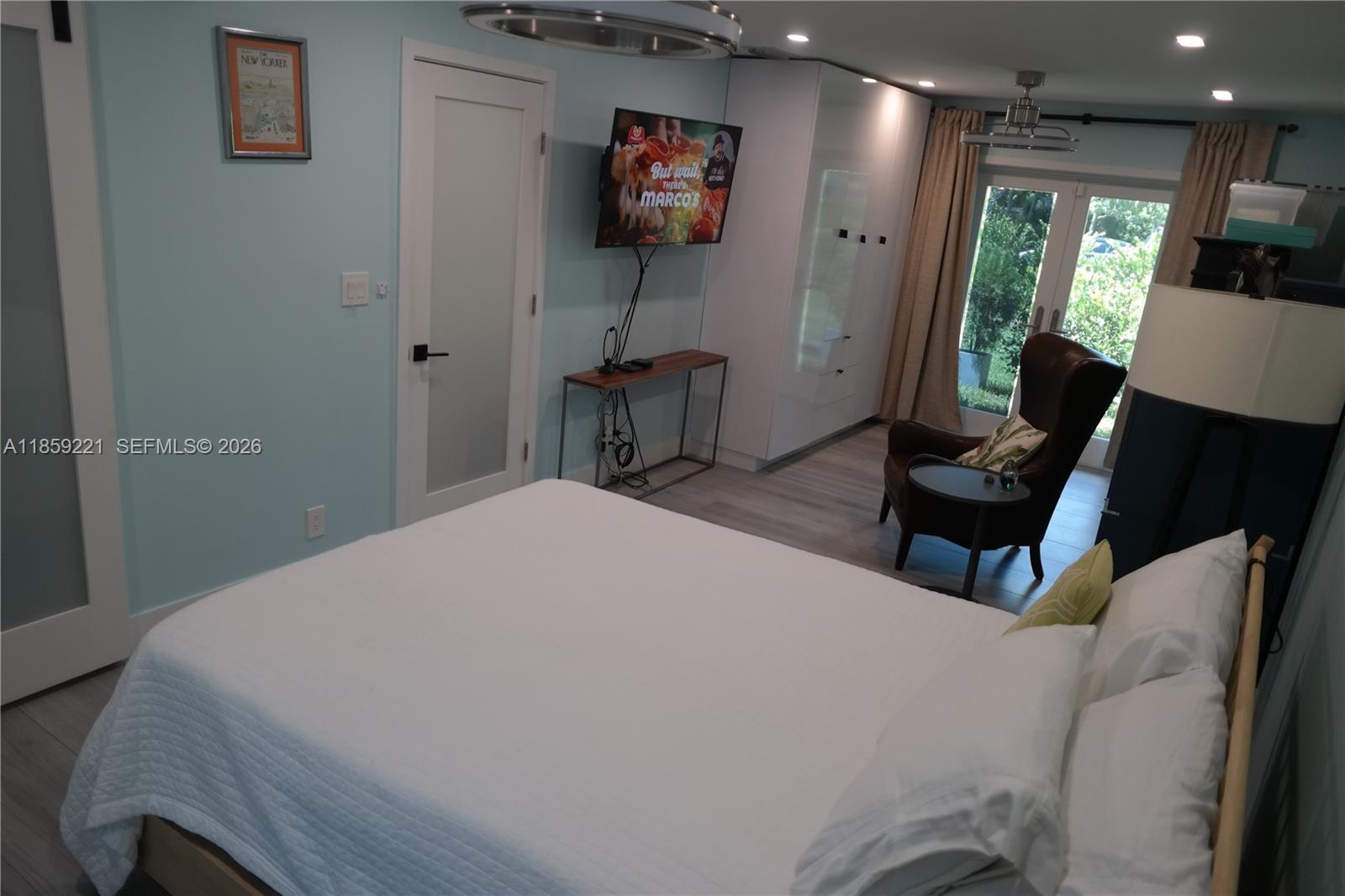 TROPICAL MANORS - Residential