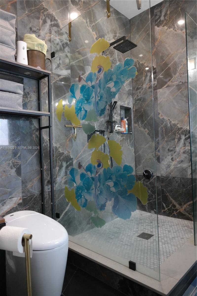 TROPICAL MANORS - Residential