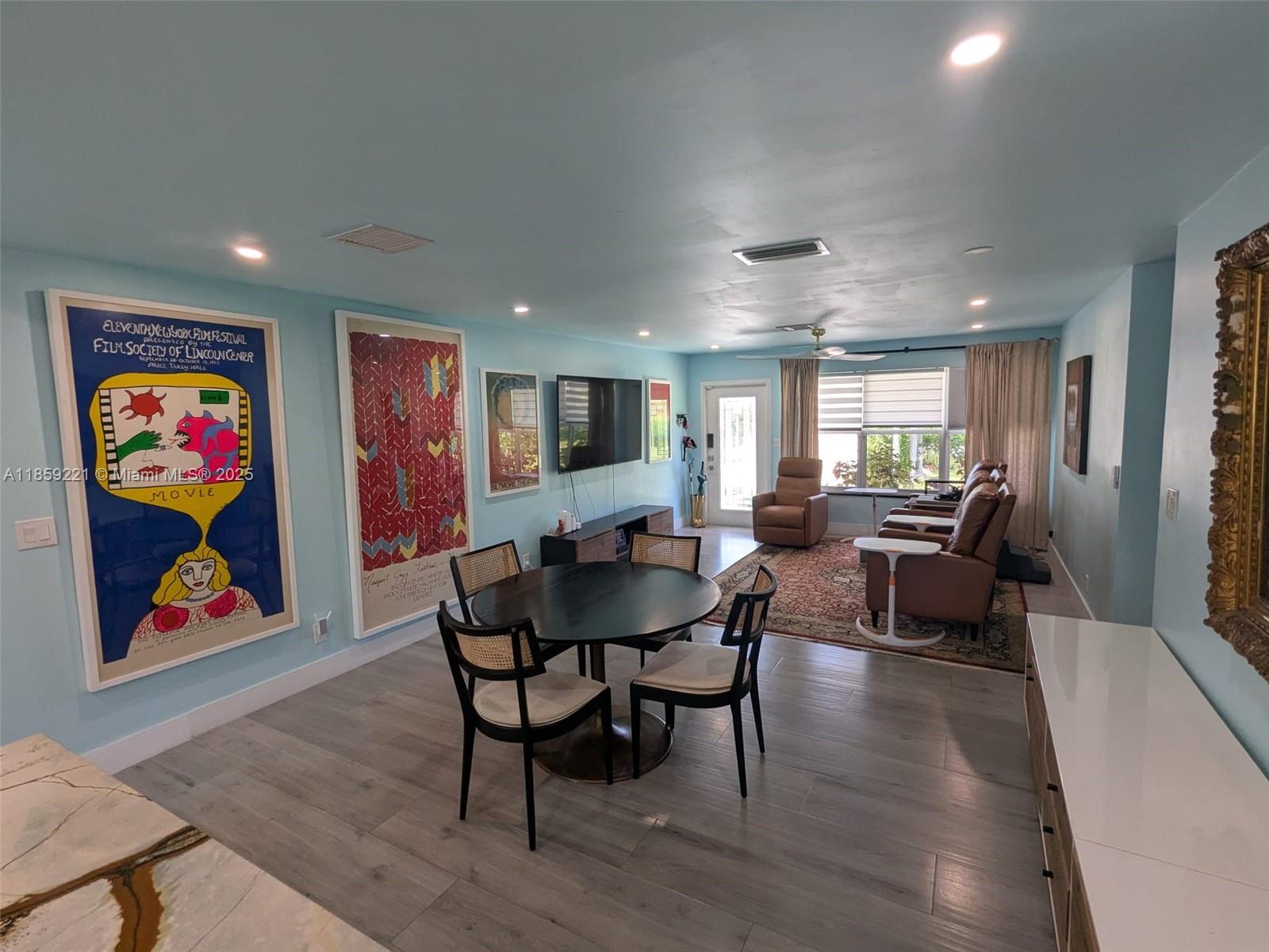 TROPICAL MANORS - Residential