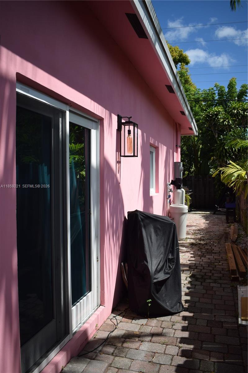 TROPICAL MANORS - Residential