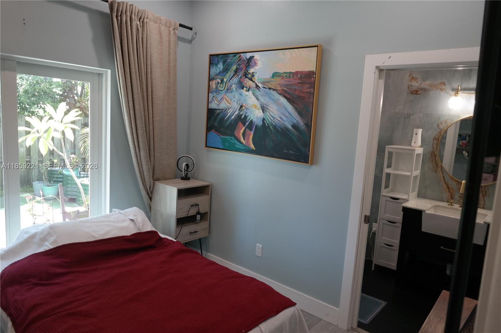 TROPICAL MANORS - Residential