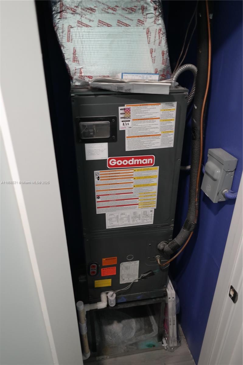 TROPICAL MANORS - Residential