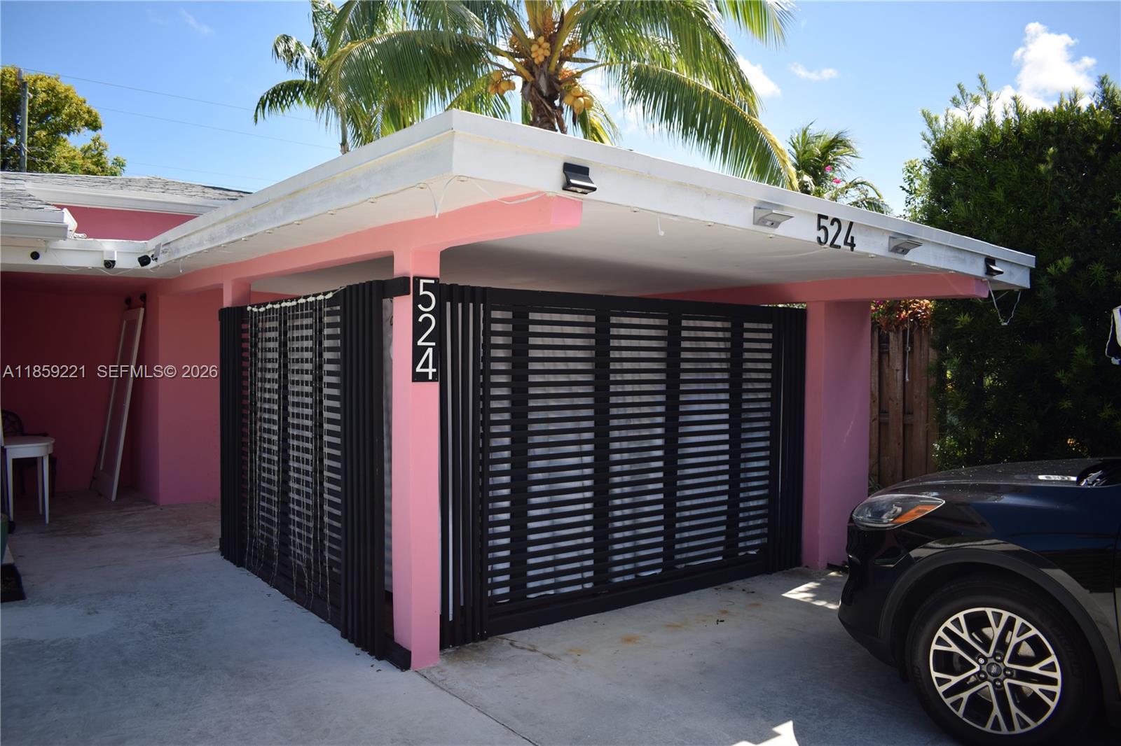 TROPICAL MANORS - Residential