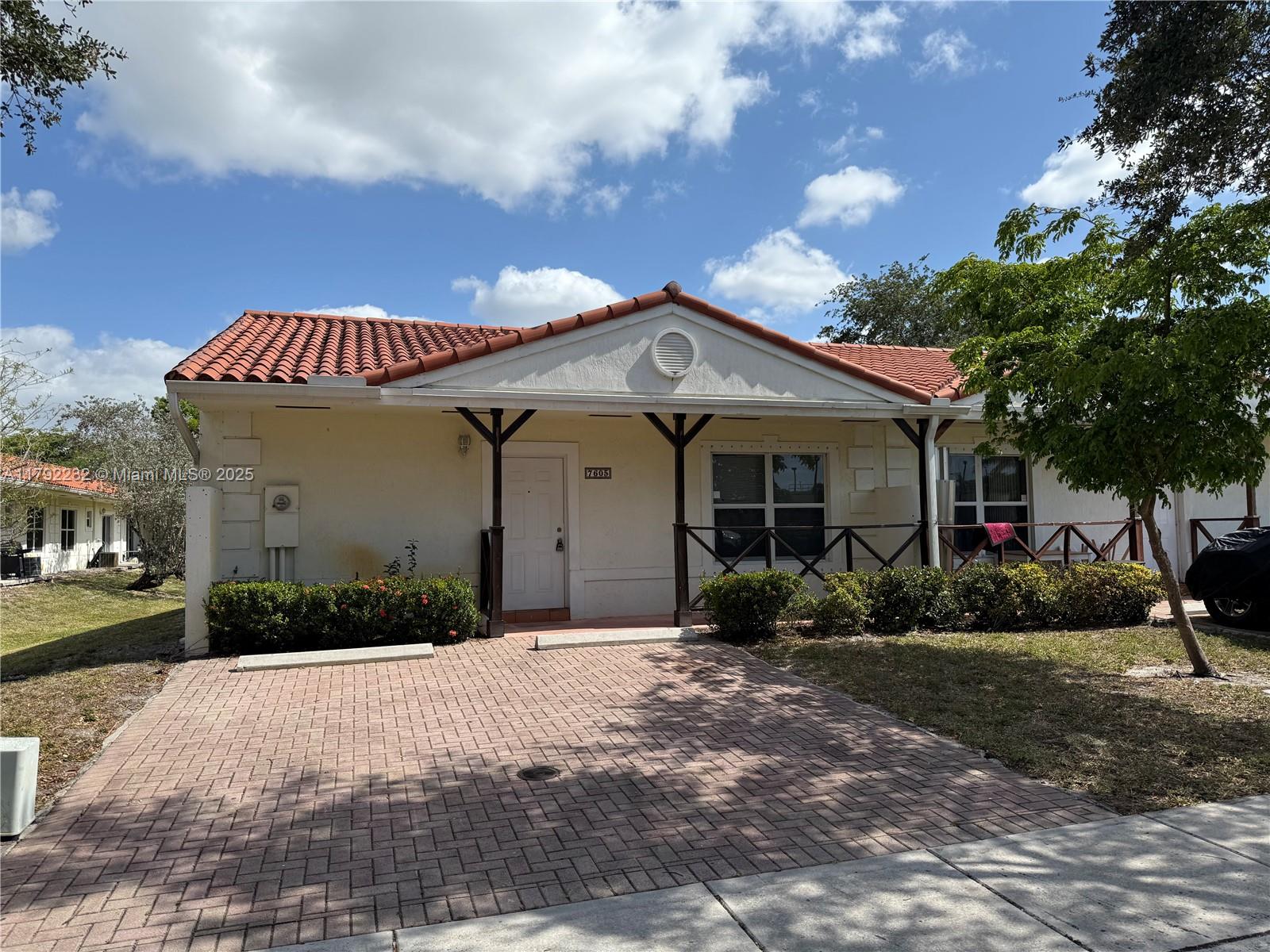 7605 Nw 38th Ct 18, Davie, Broward County, Florida - 2 Bedrooms  
2 Bathrooms - 