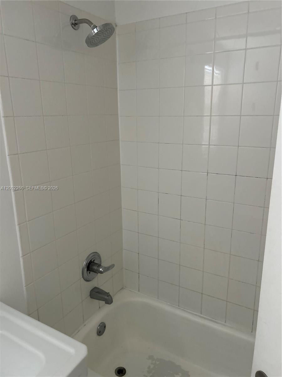 RESUB BLKS 13 & 14 IDLEWY - Residential Lease