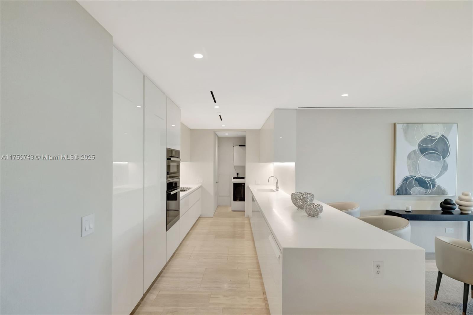 9001 Collins Ave S-606