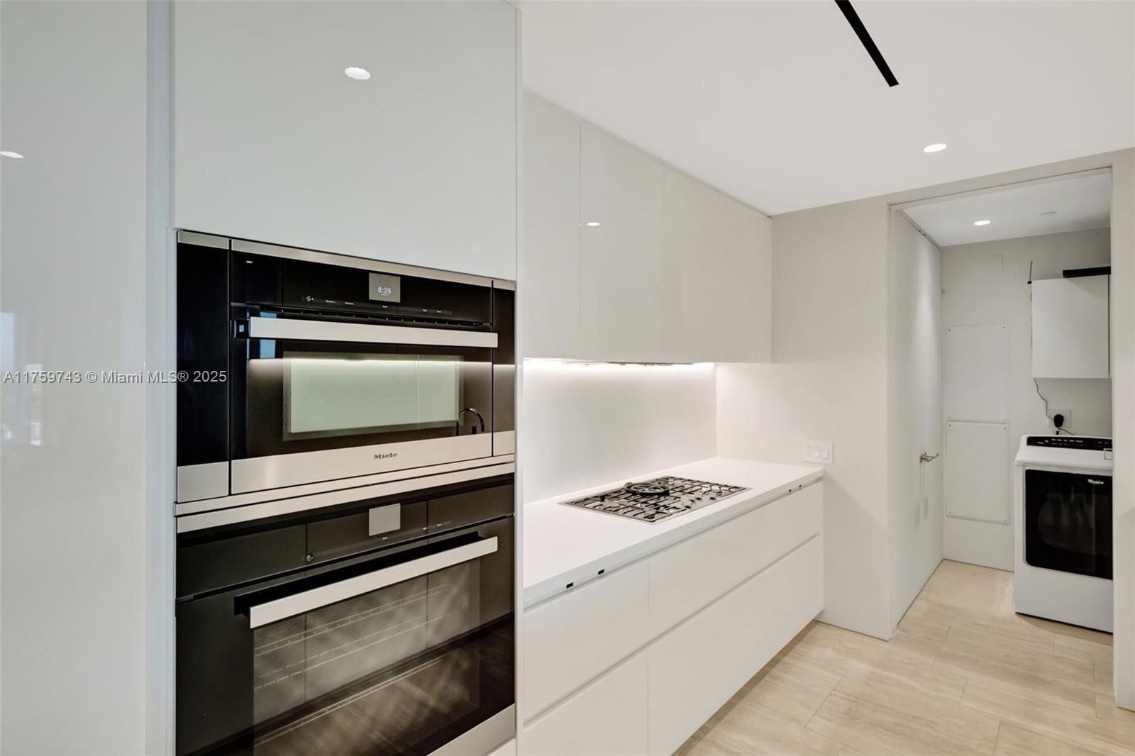 9001 Collins Ave S-606
