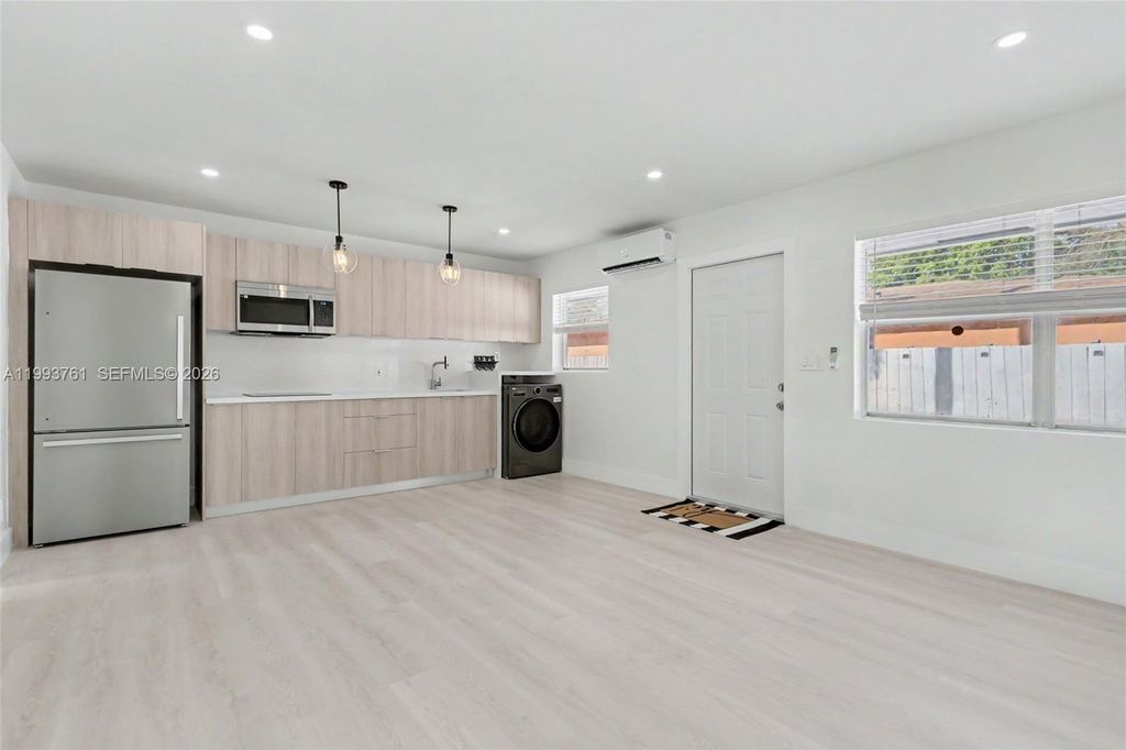 Photo of 55 SW 13th St #2, Dania Beach, FL 33004 (MLS # A11993761)