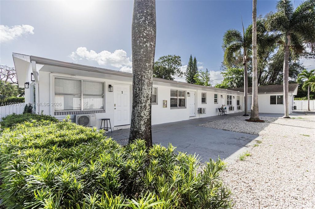 Photo of 55 SW 13th St #2, Dania Beach, FL 33004 (MLS # A11993761)