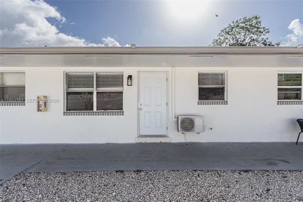 Photo of 55 SW 13th St #2, Dania Beach, FL 33004 (MLS # A11993761)