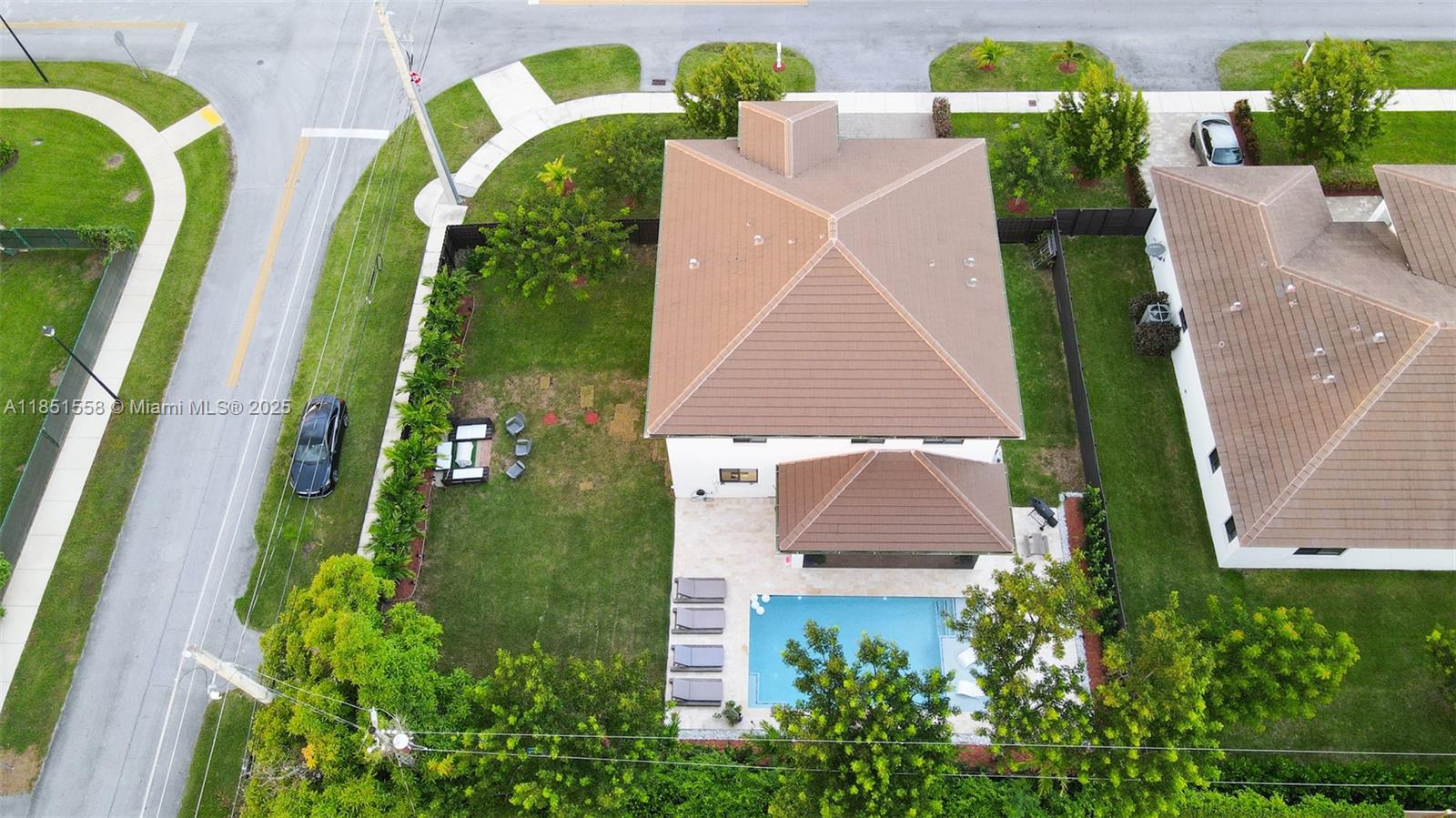 PALMETTO BAY GARDENS - Residential