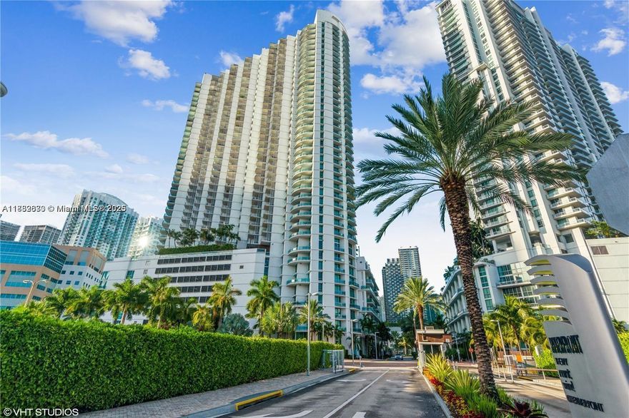 Beautiful unit 2/2 plus a den, great living and dining area. Newly painted Amazing views of the river, bay, and Brickell City Centre. Spacious balcony, marble tile throughout the unit. Blackout shades in all bedrooms and living room. . Wind features 2 pools, jacuzzi, spa, indoor basketball court, a fitness center, a game room, and 2 story party room. Walking distance to Brickell City Centre, Mary Brickell Village & Downtown with plenty of restaurants, shopping, & nightlife.