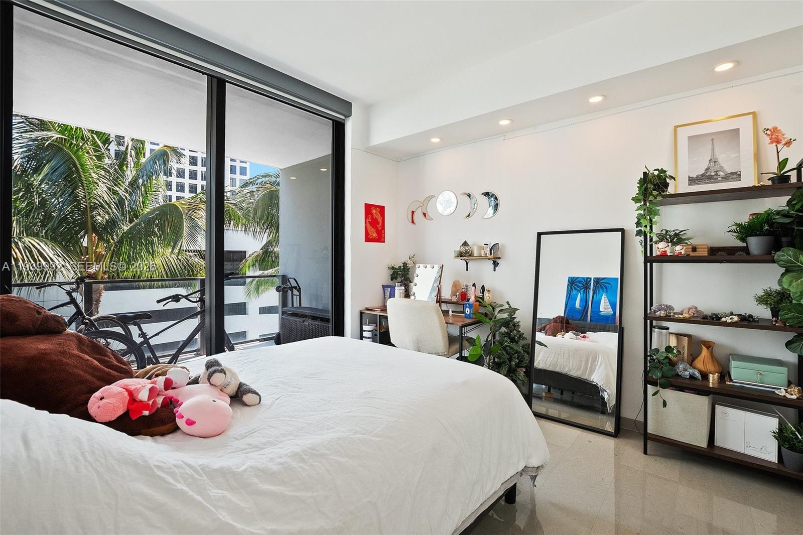 REACH CONDO - Residential