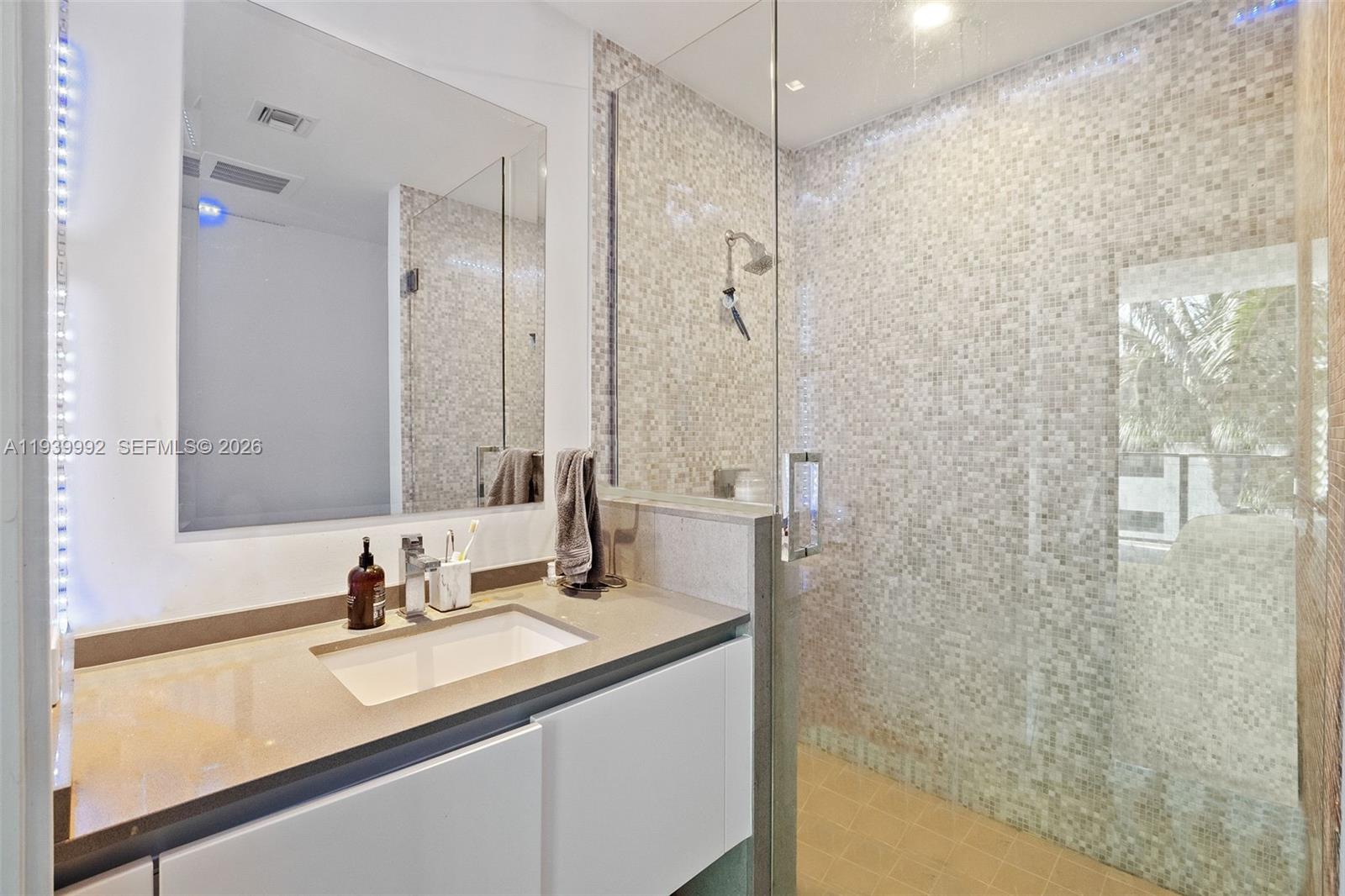 REACH CONDO - Residential