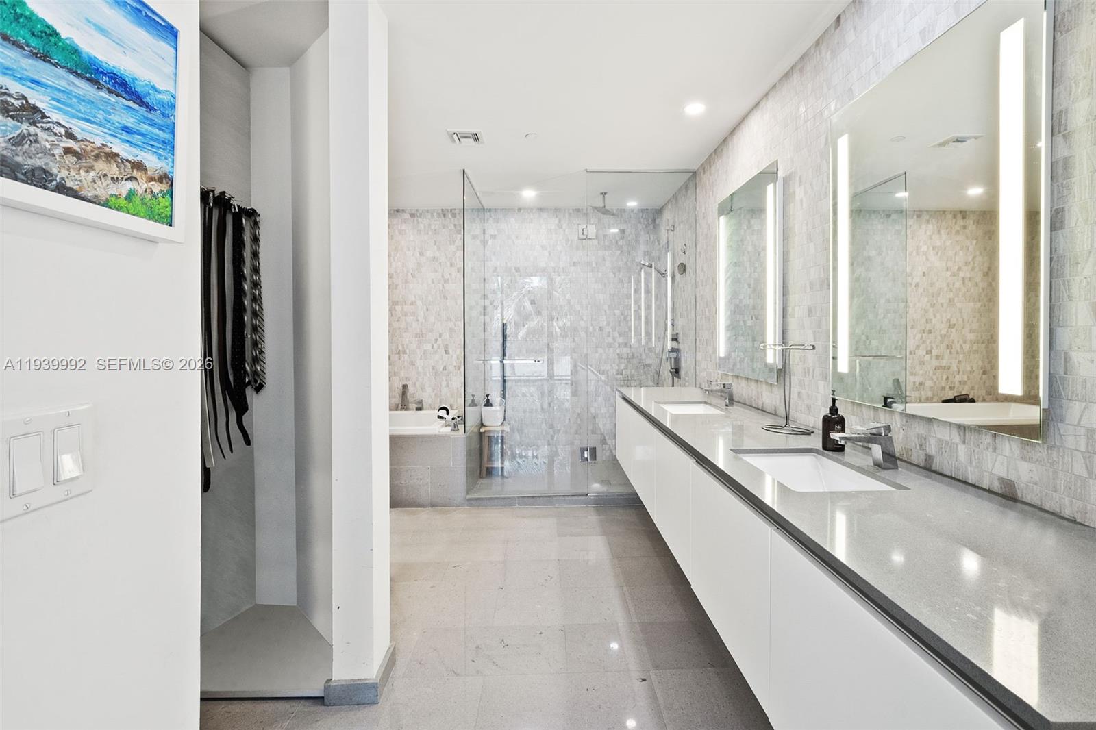 REACH CONDO - Residential