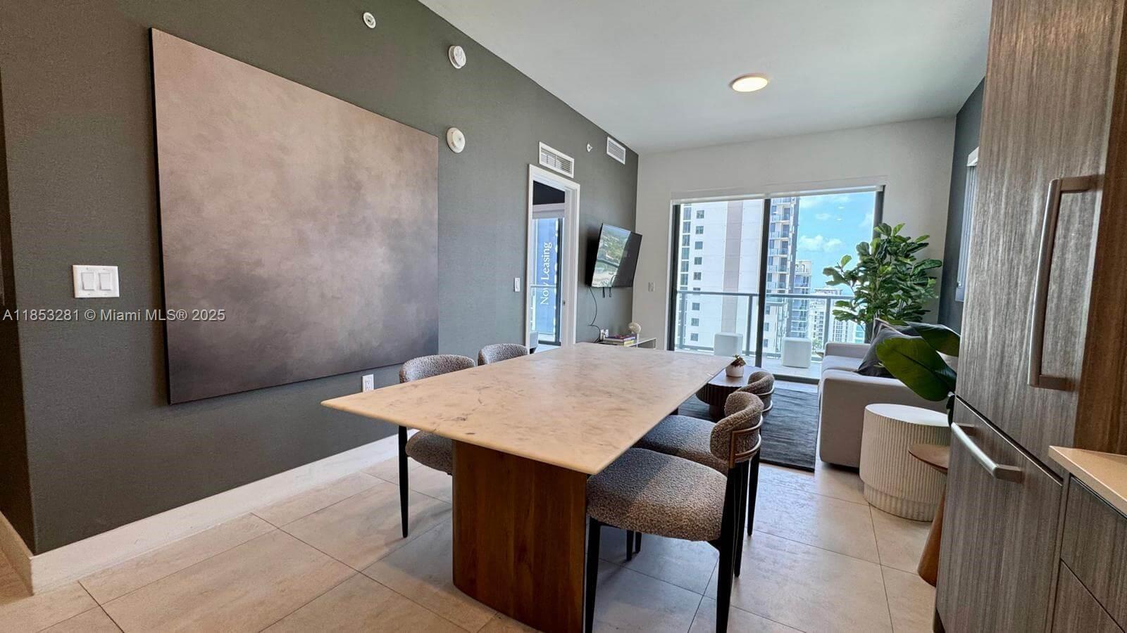 239 SW 9th St 2101