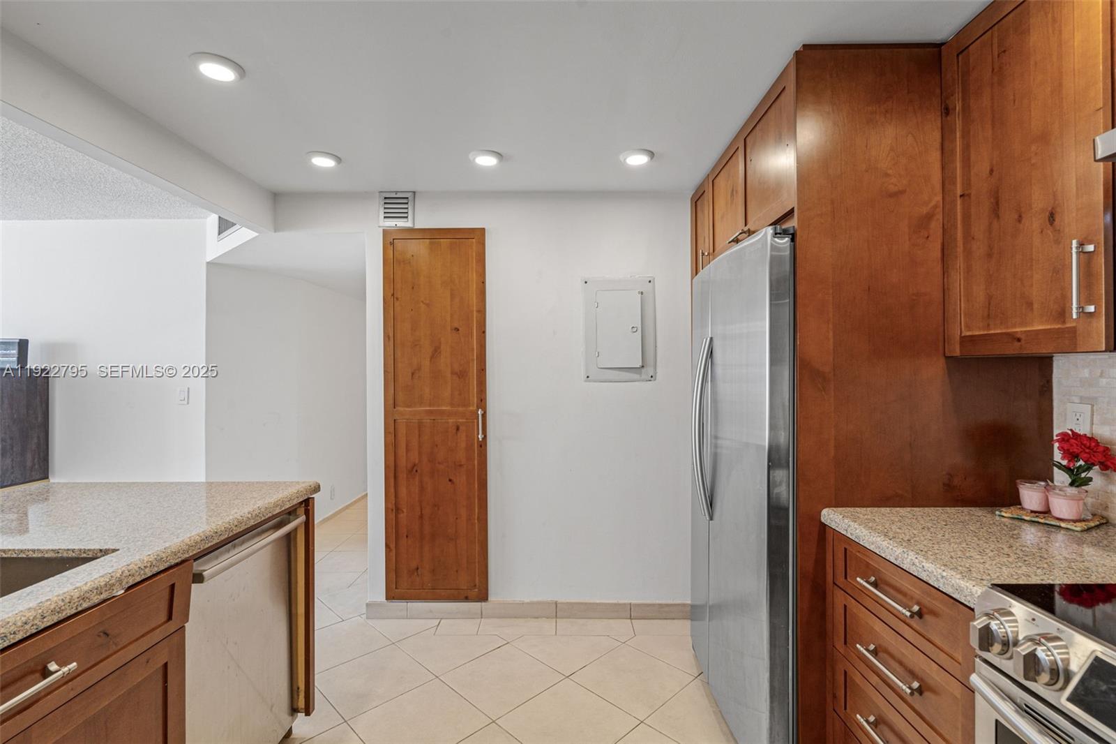 BRICKELL PLACE CONDO - Residential