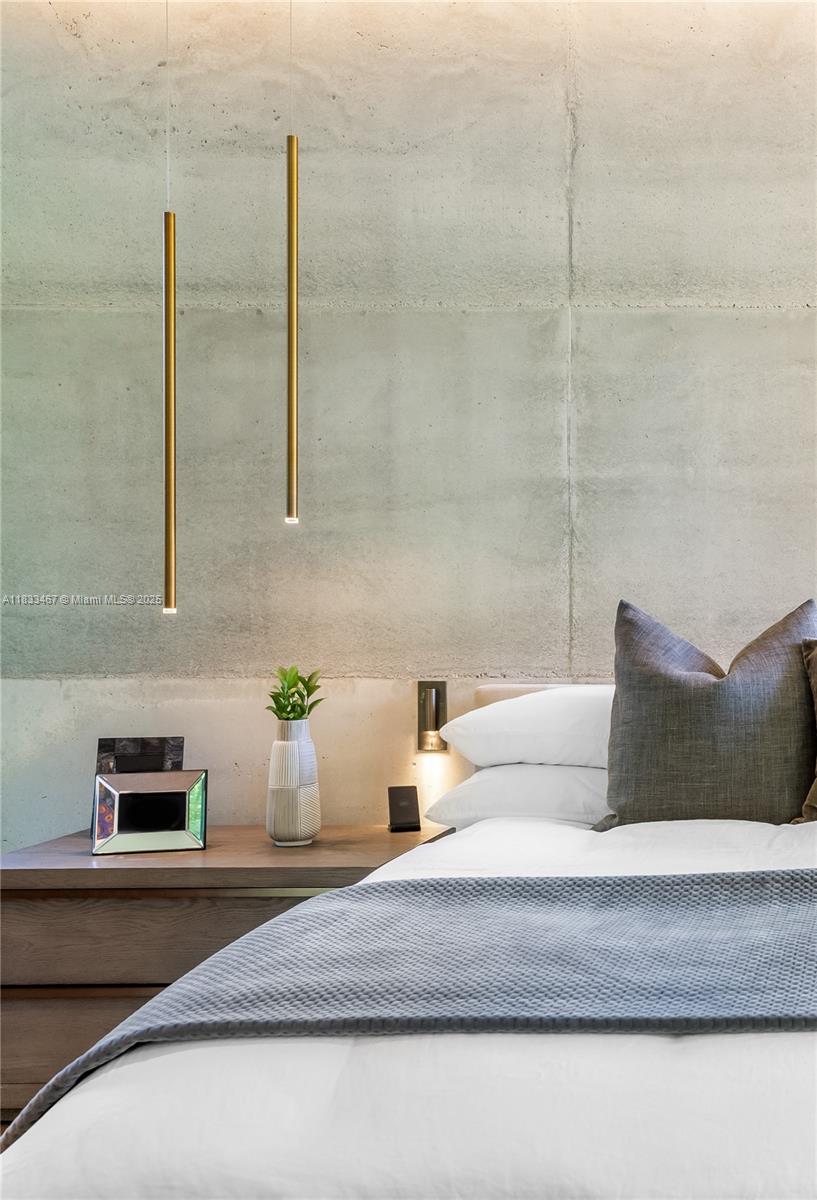 PINECREST MANOR - Residential