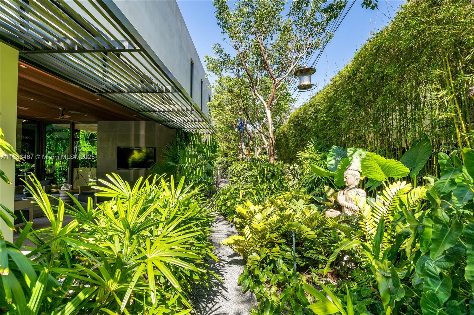 PINECREST MANOR - Residential