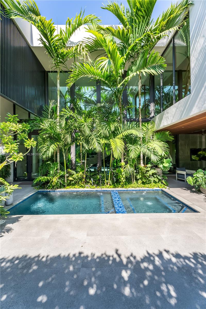 PINECREST MANOR - Residential