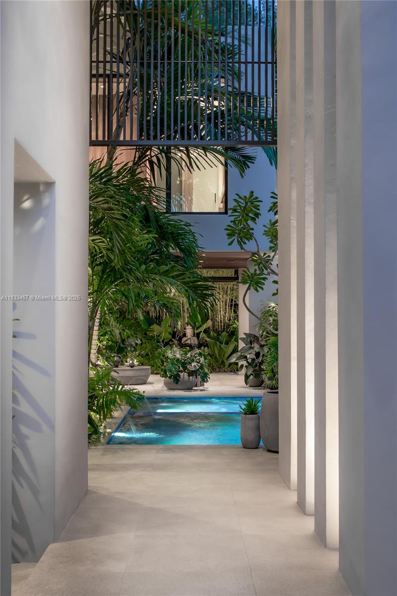 PINECREST MANOR - Residential