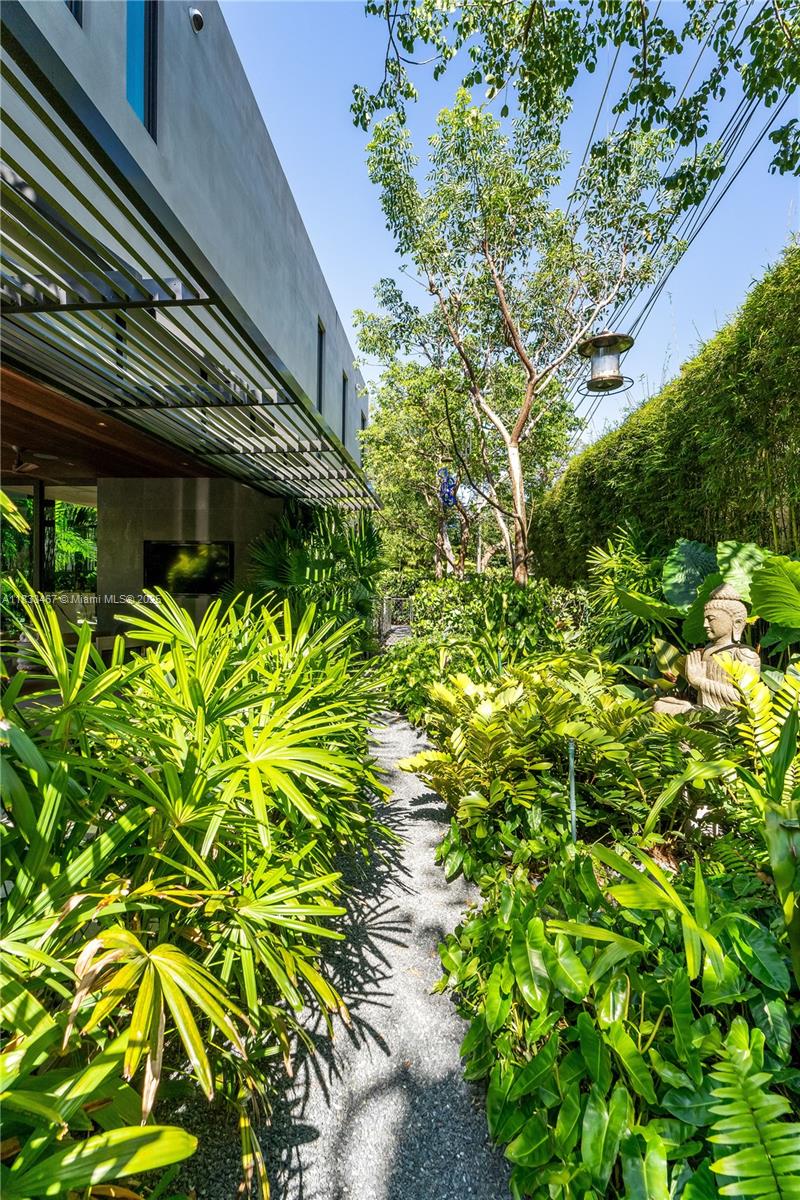 PINECREST MANOR - Residential