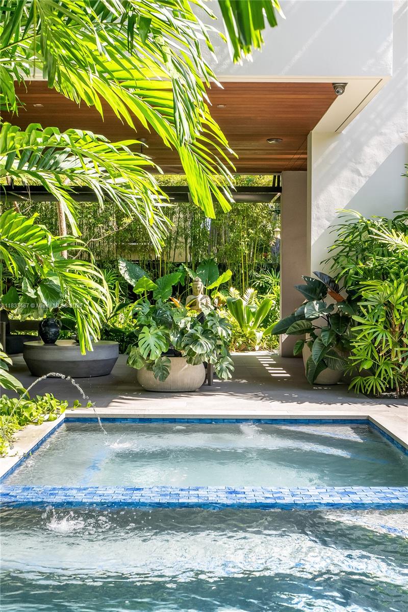 PINECREST MANOR - Residential