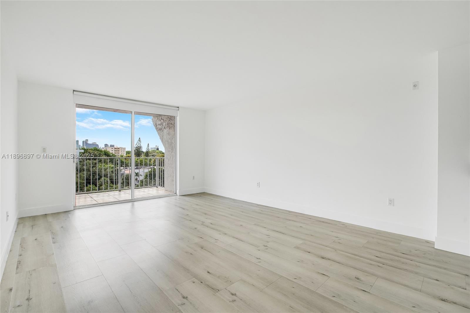 NIRVANA CONDO NO FIVE CON - Residential
