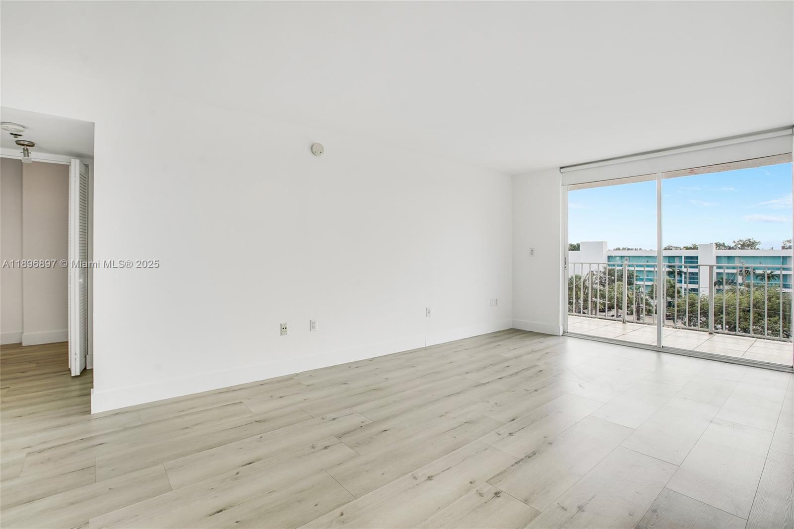 NIRVANA CONDO NO FIVE CON - Residential