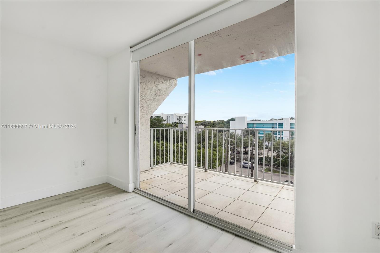 NIRVANA CONDO NO FIVE CON - Residential