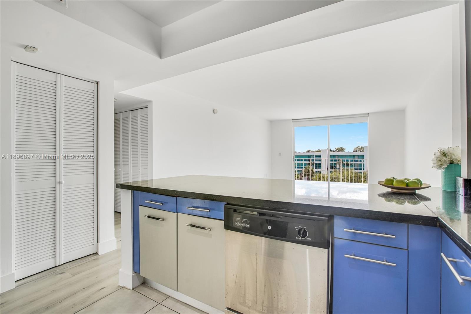 NIRVANA CONDO NO FIVE CON - Residential