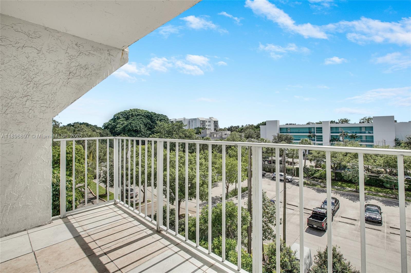 NIRVANA CONDO NO FIVE CON - Residential