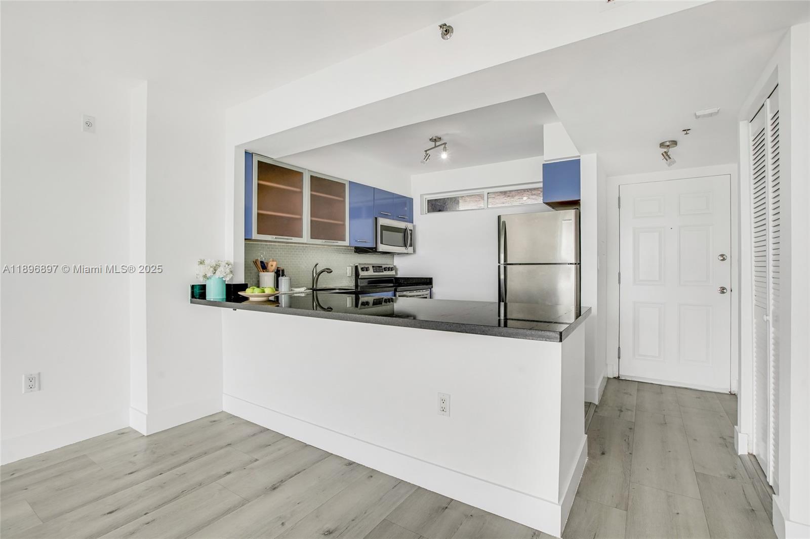 NIRVANA CONDO NO FIVE CON - Residential