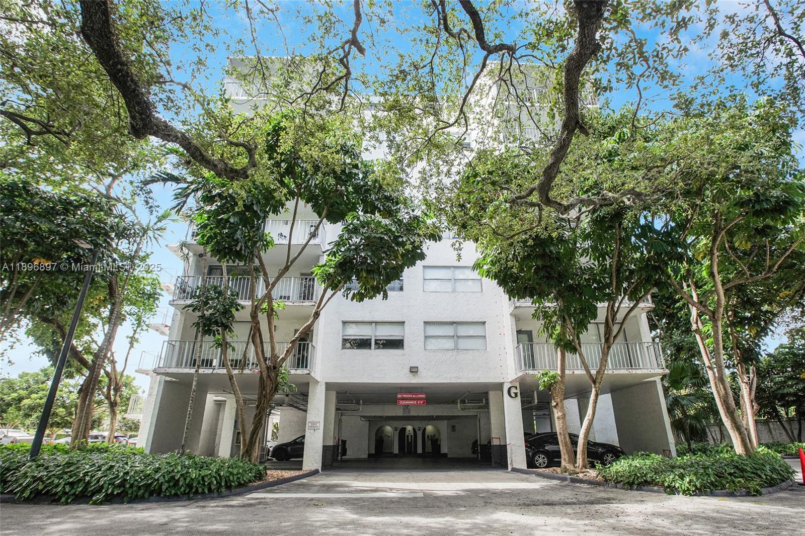 NIRVANA CONDO NO FIVE CON - Residential