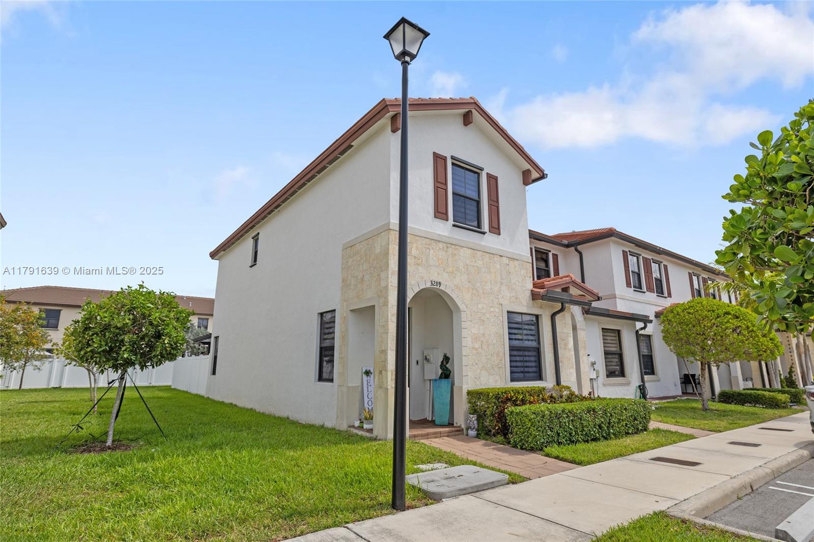 3289 W 106th Ter