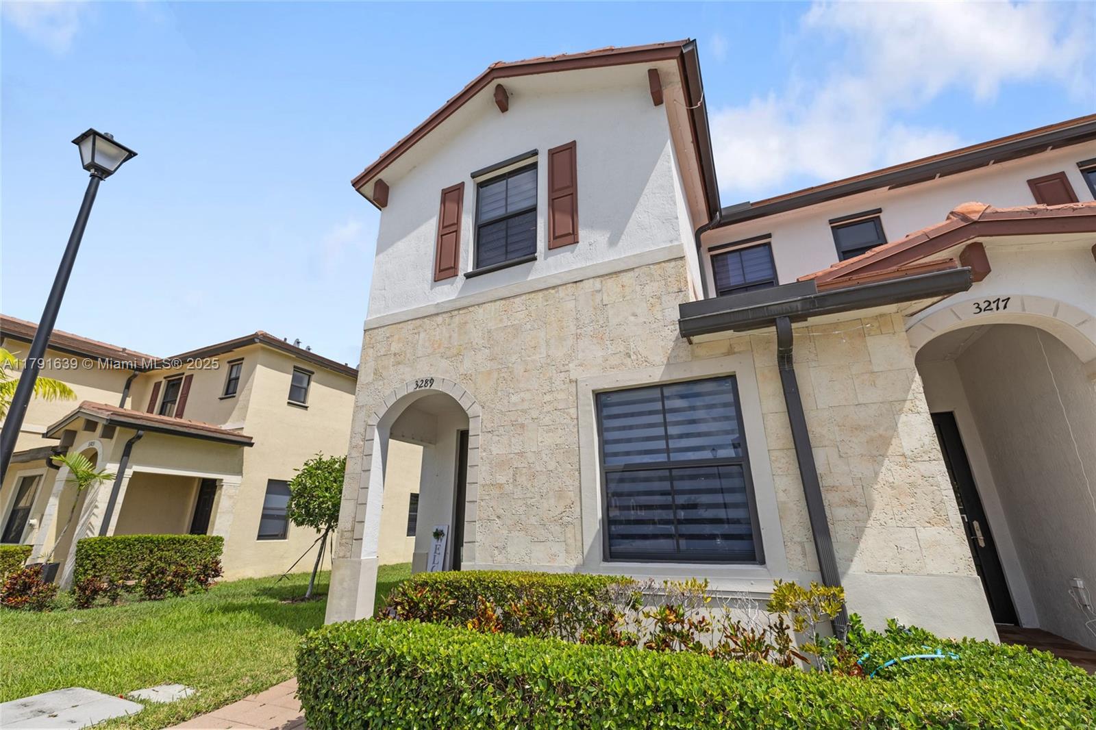 3289 W 106th Ter