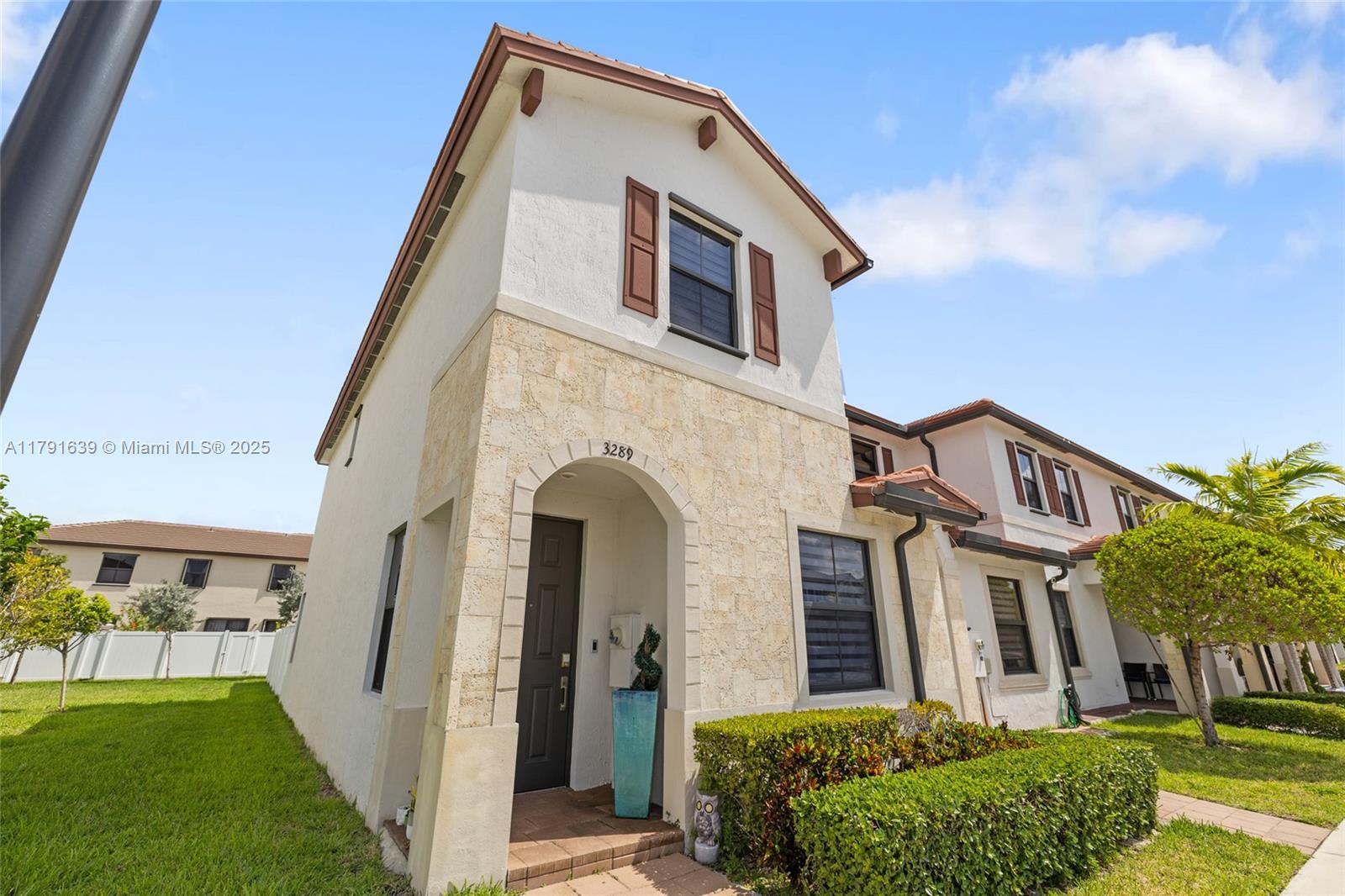 3289 W 106th Ter