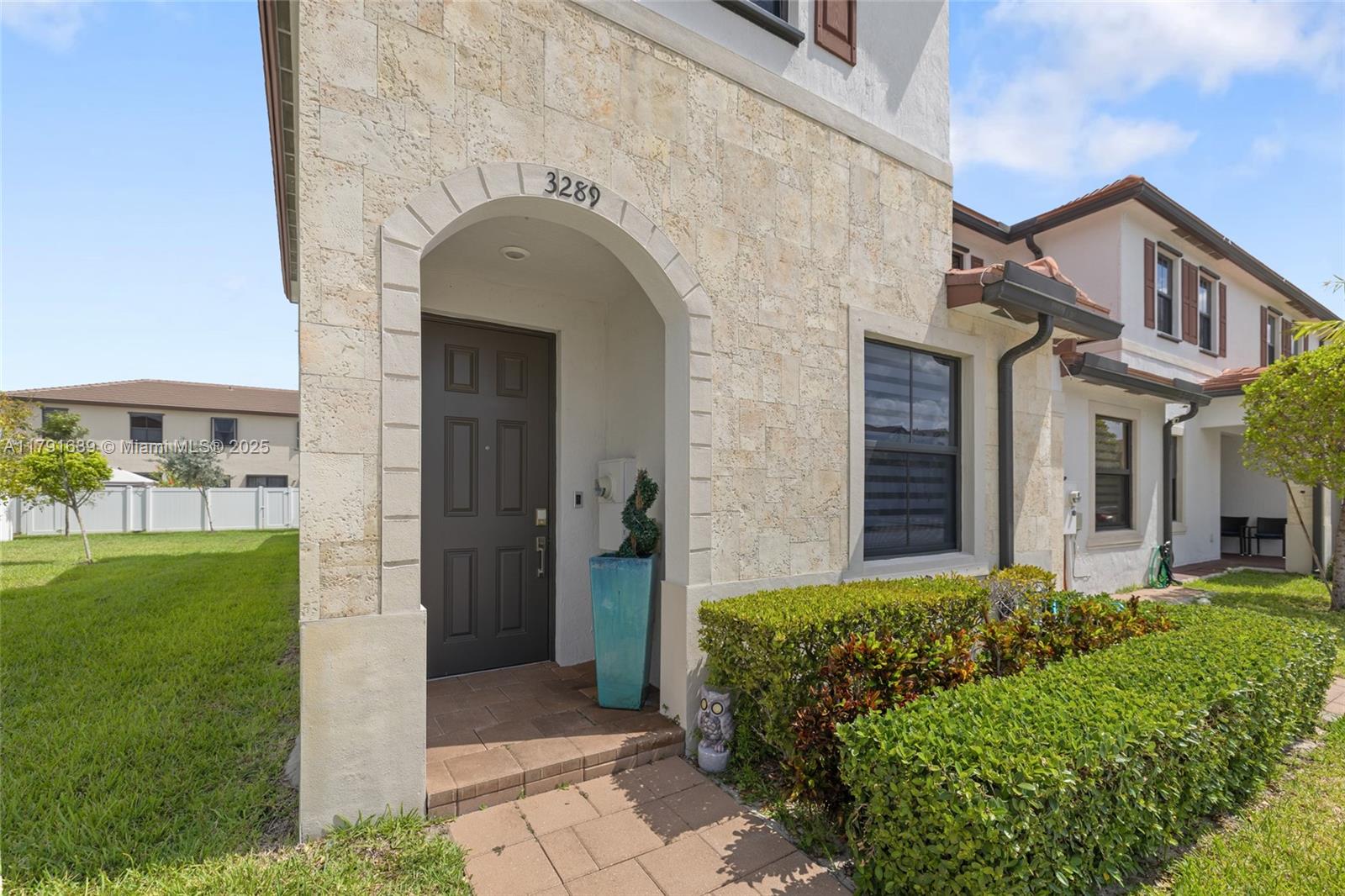 3289 W 106th Ter