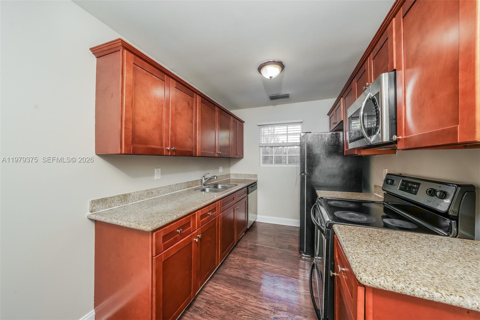 COUNTRY CLUB ACRES 4 - Residential Lease