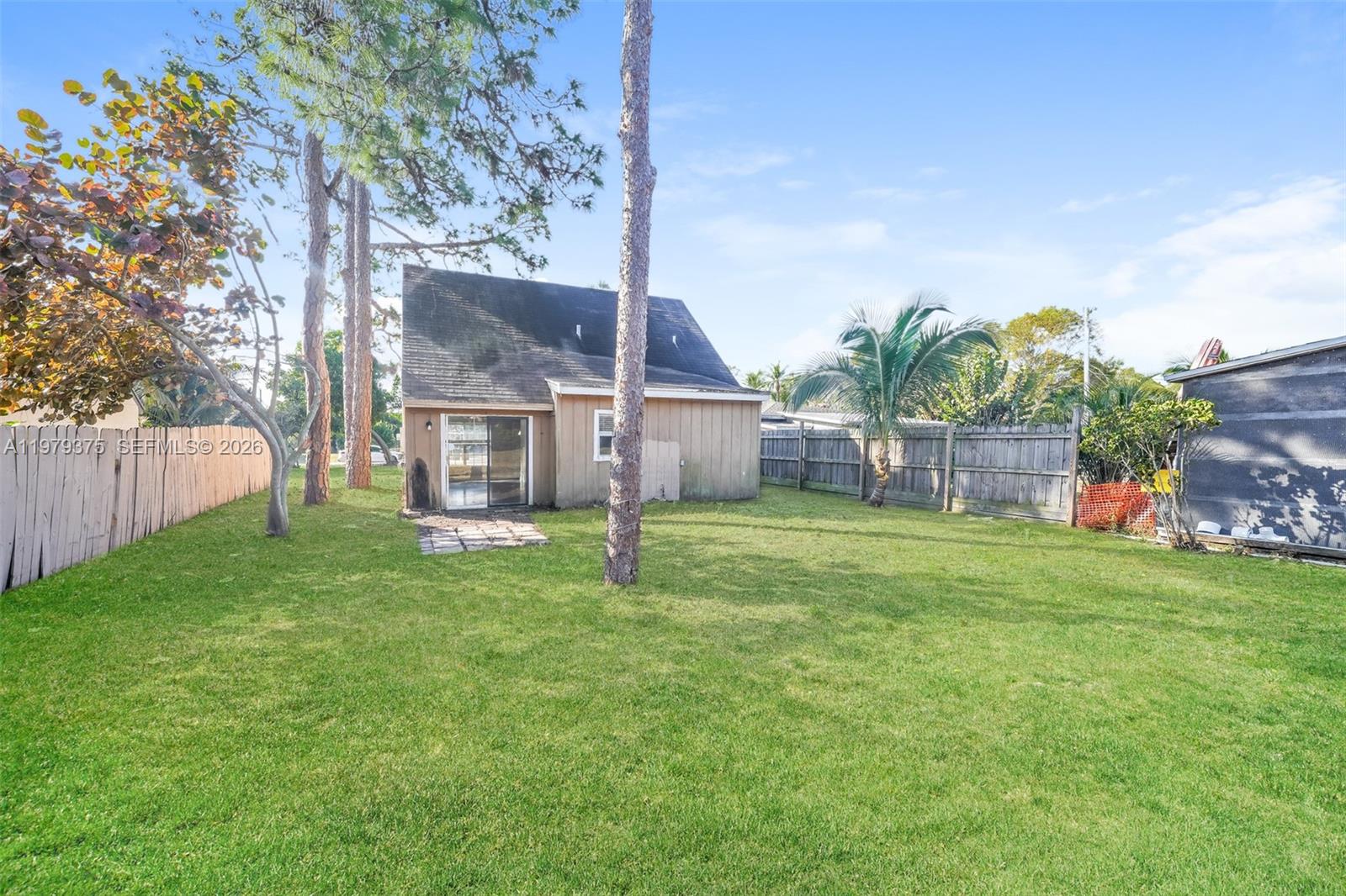 COUNTRY CLUB ACRES 4 - Residential Lease