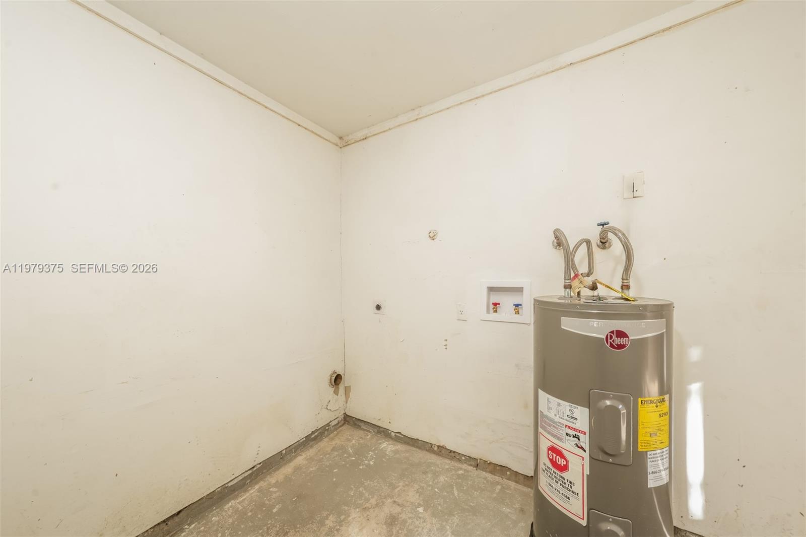 COUNTRY CLUB ACRES 4 - Residential Lease