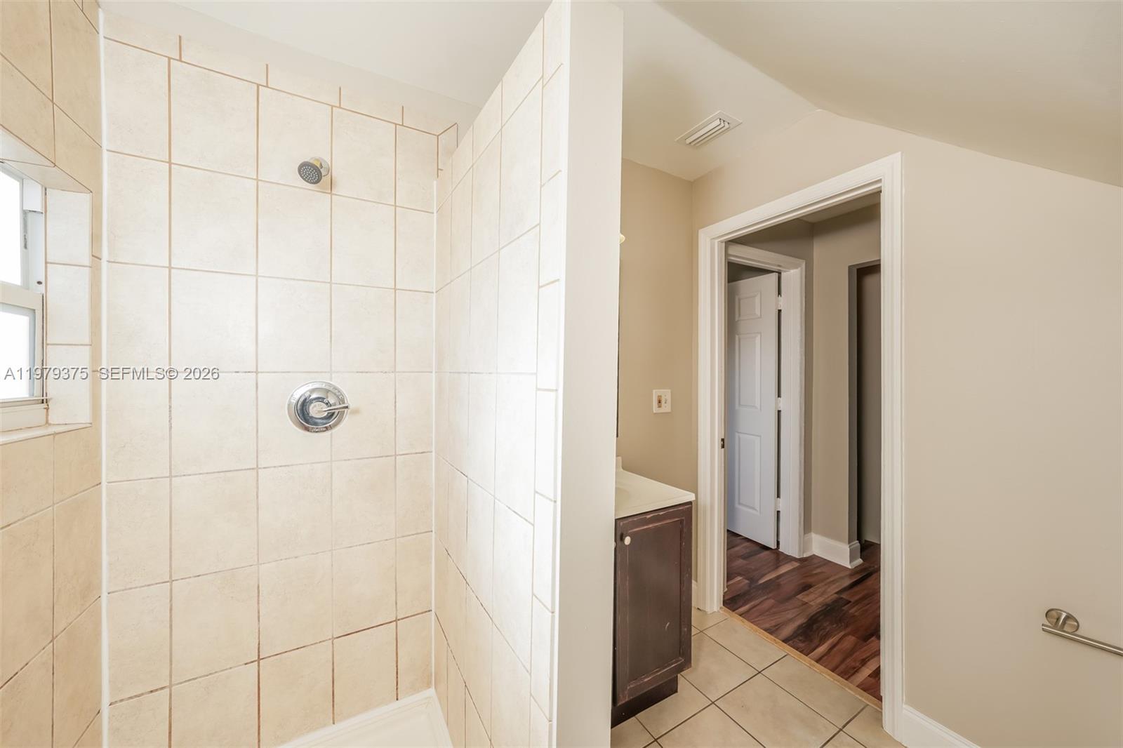 COUNTRY CLUB ACRES 4 - Residential Lease