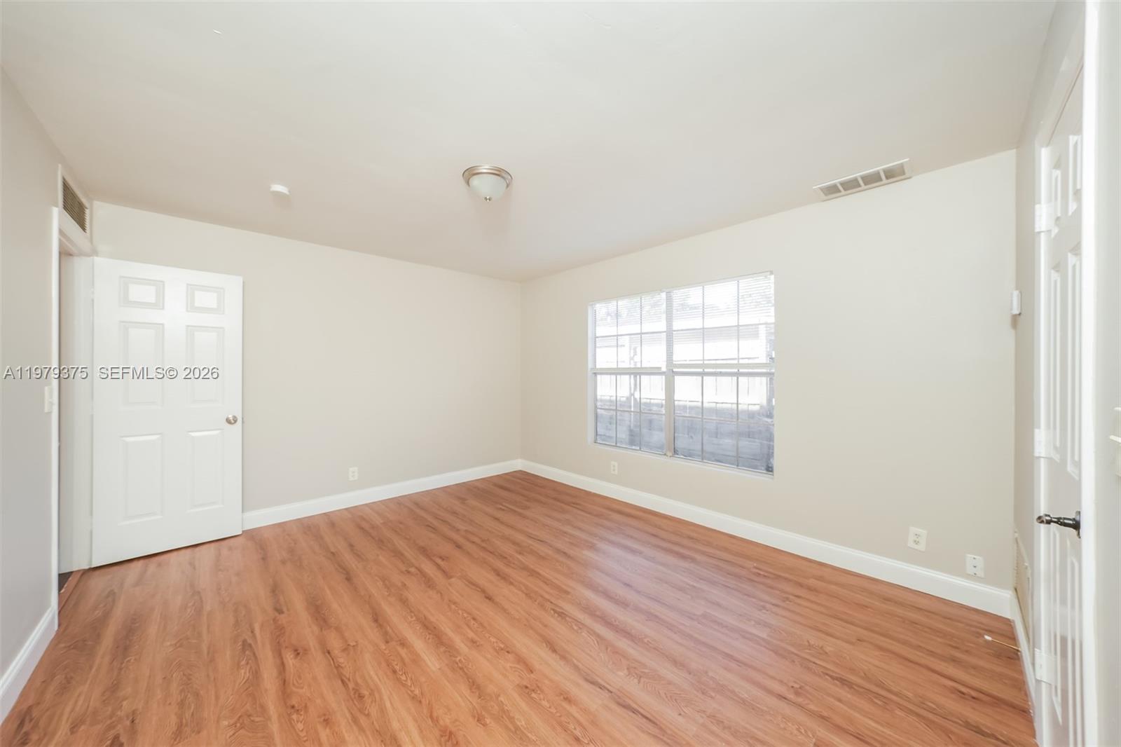 COUNTRY CLUB ACRES 4 - Residential Lease