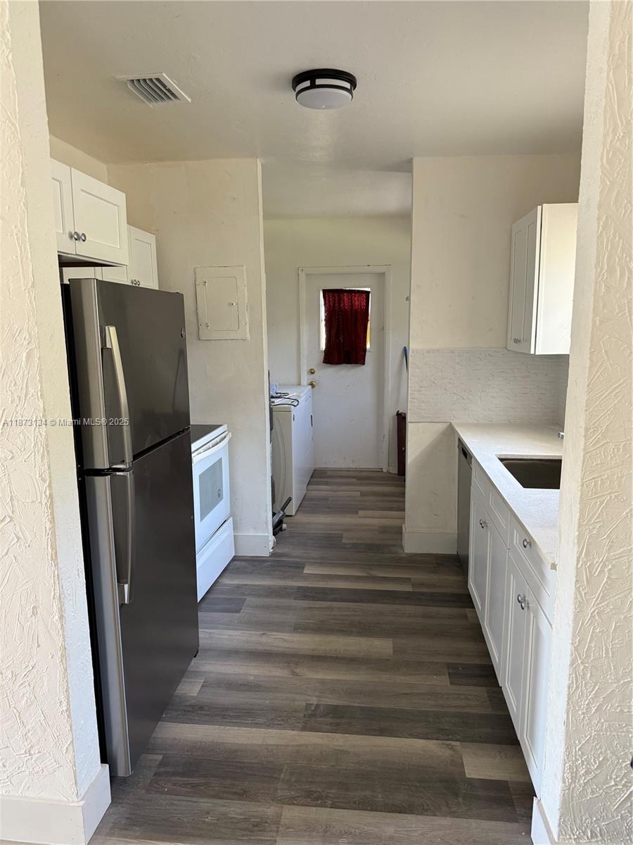 Nestled in a quiet Fort Lauderdale community, this stunning three bedroom single family home is abundant in natural light and modern finishes. The property is the ideal choice for a new forever home or investment.
Turnkey ready.