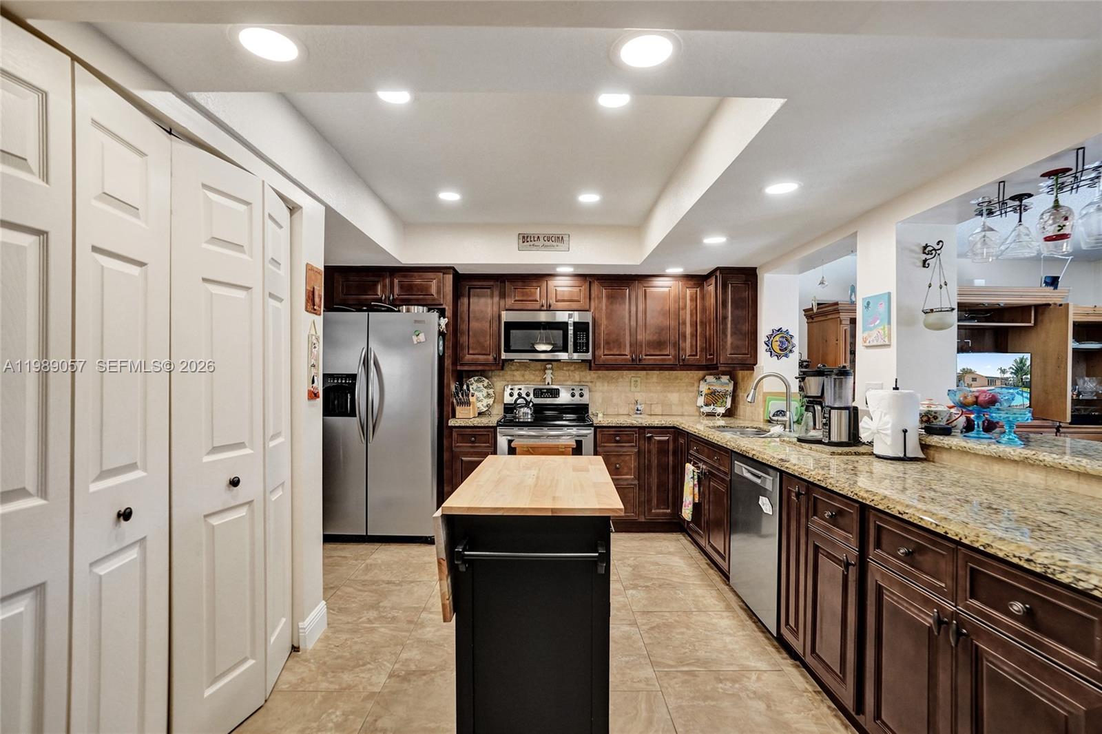 PASADENA LAKES WEST - Residential